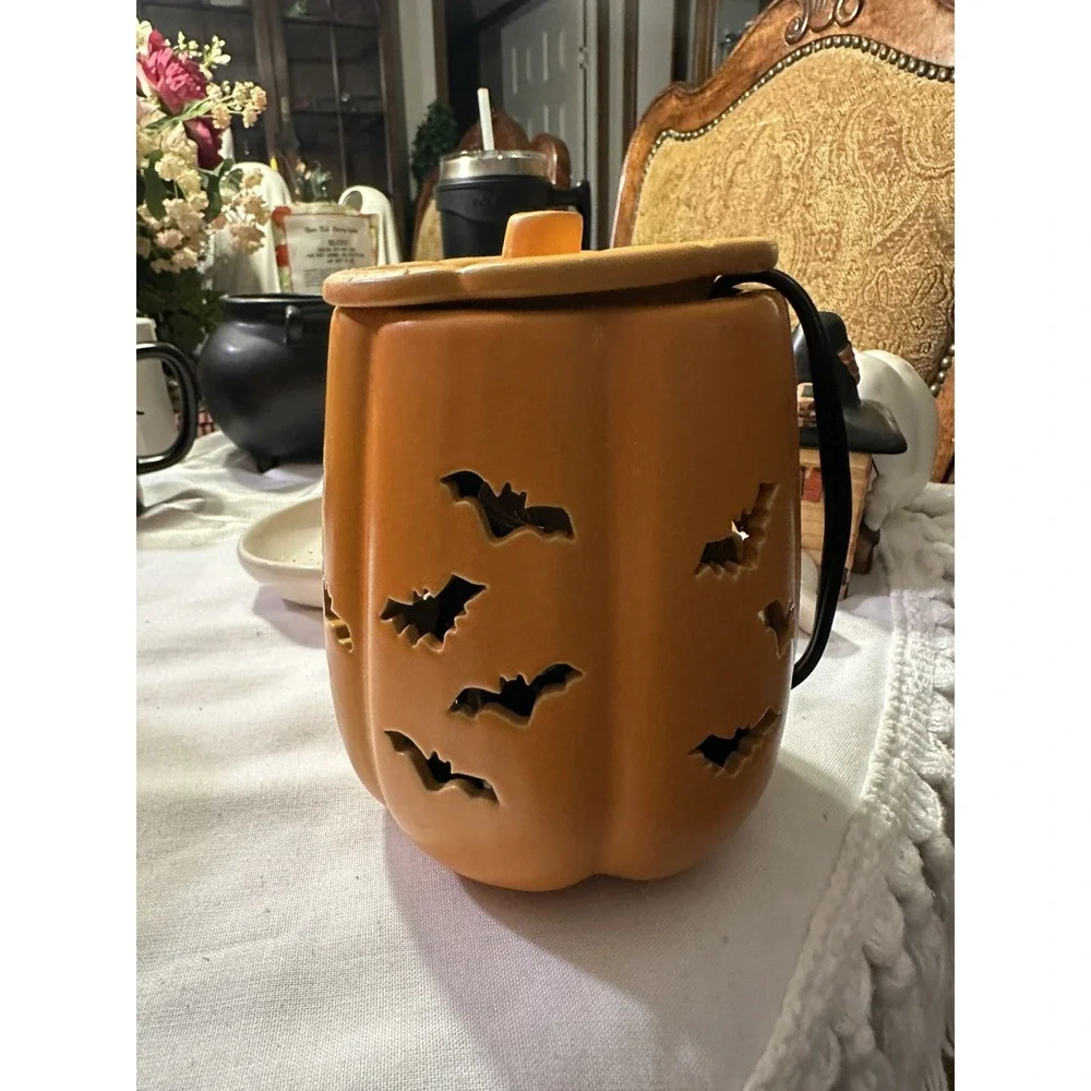 Huntington Home Halloween Pumpkin /Bat Wax Warmer